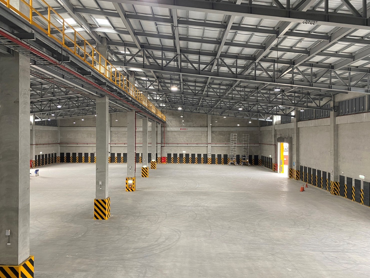 Image 2: Interior of the newly completed Port of Keelung West Warehouse 27