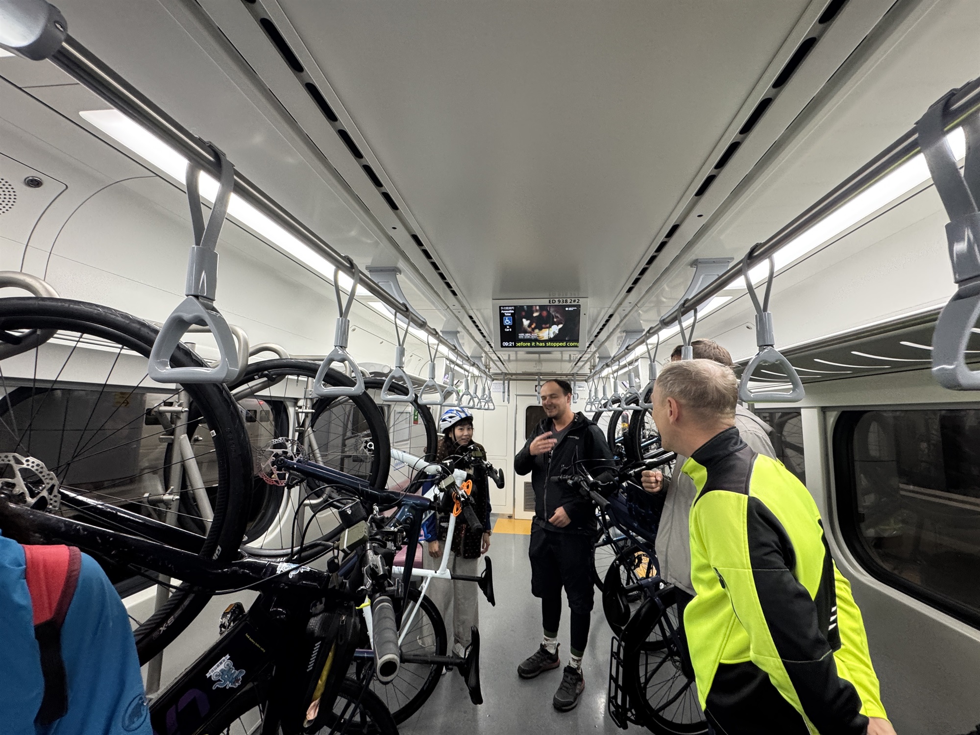 Image 4. Cruise & Cycle Tourism Alliance travel with their bicycles by train from Keelung to Songshan (Taipei) for a low-carbon day tour of the metropolis.